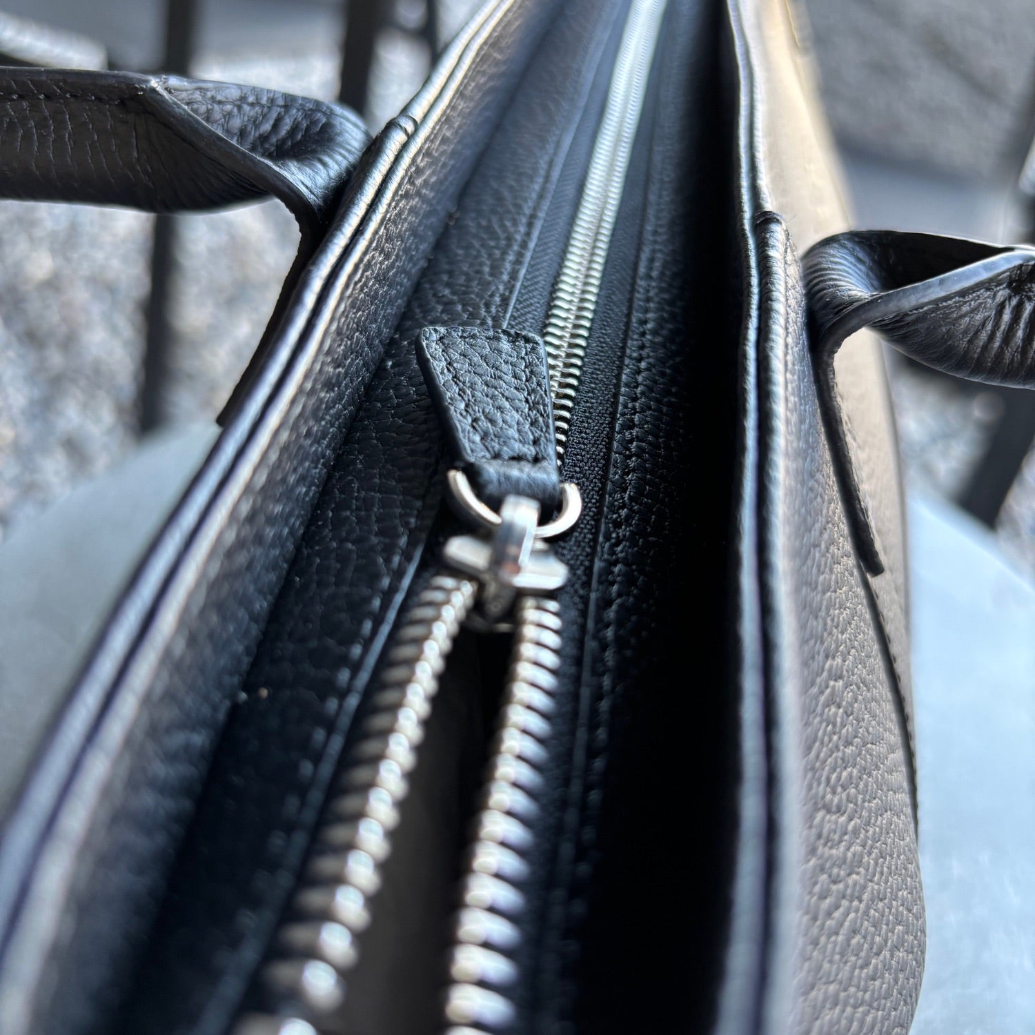 The Leathere New York Tote - Black