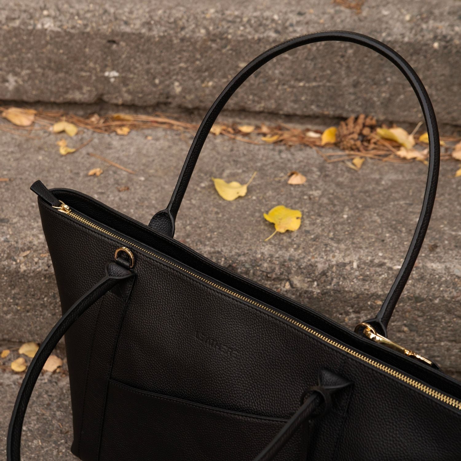 The Leathere New York Tote - Black