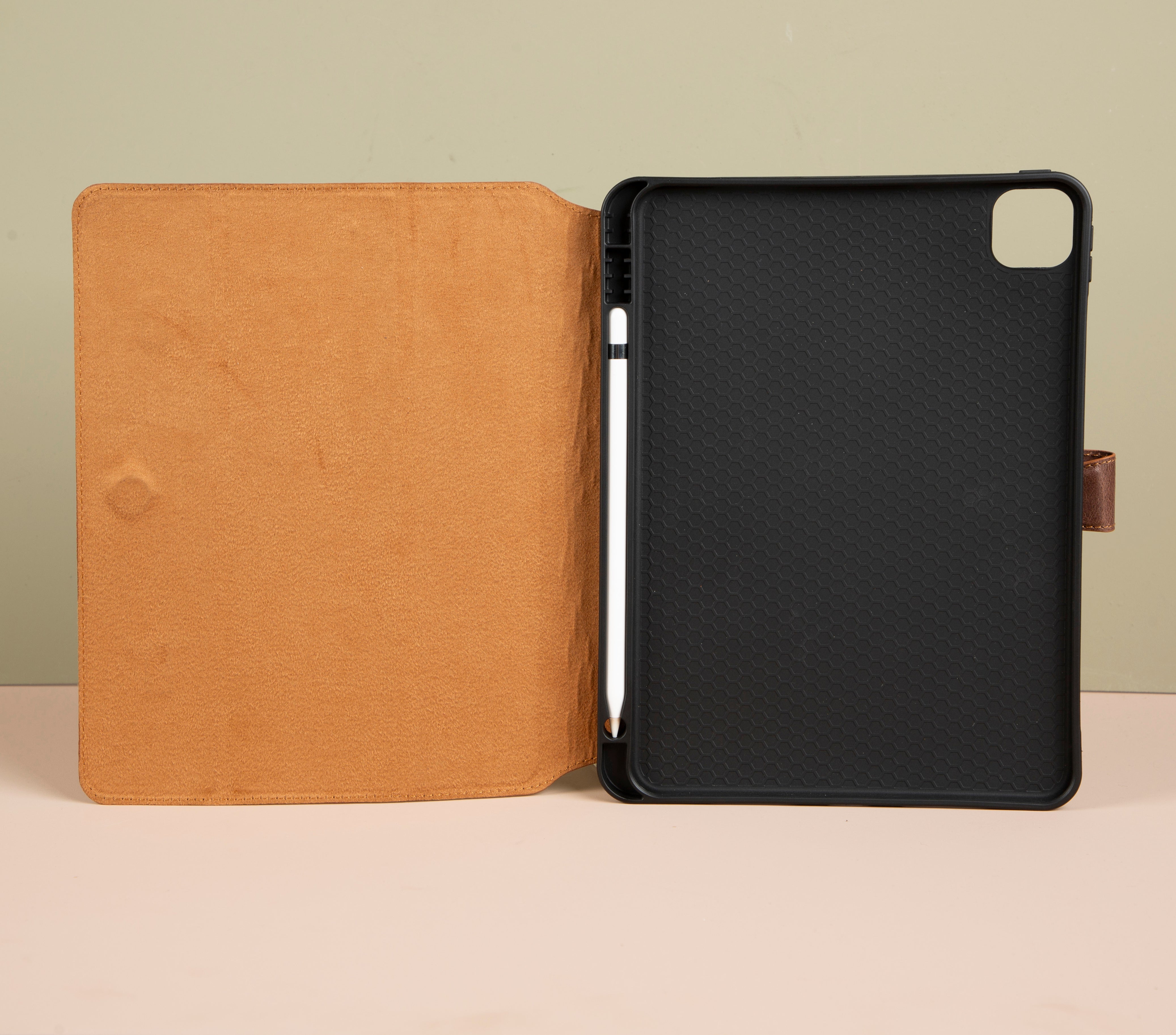 Handcrafted Leather Case for iPad Pro 11 Dark Brown | PATERSON