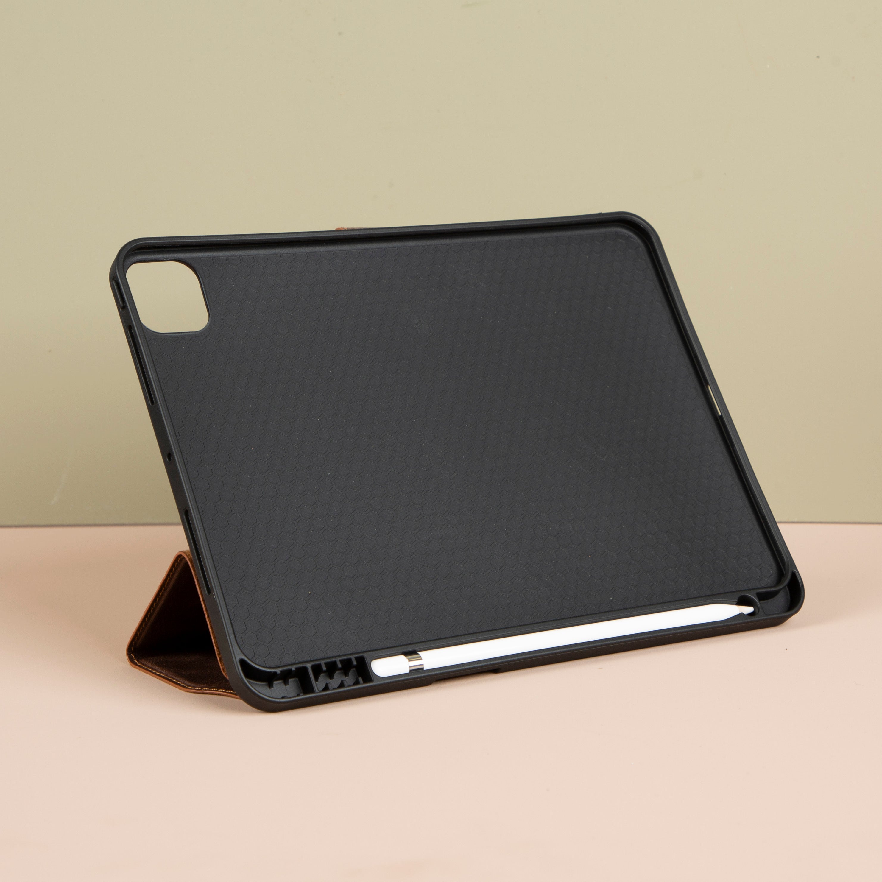 Handcrafted Leather Case for iPad Pro 11 Dark Brown | PATERSON