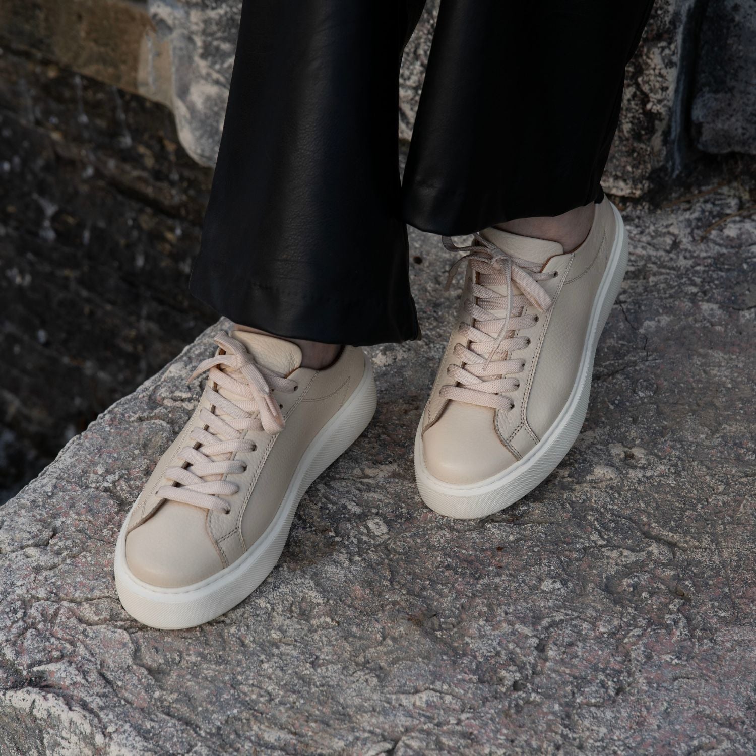 Leathere Signature Sneaker - Beige - SoHo
