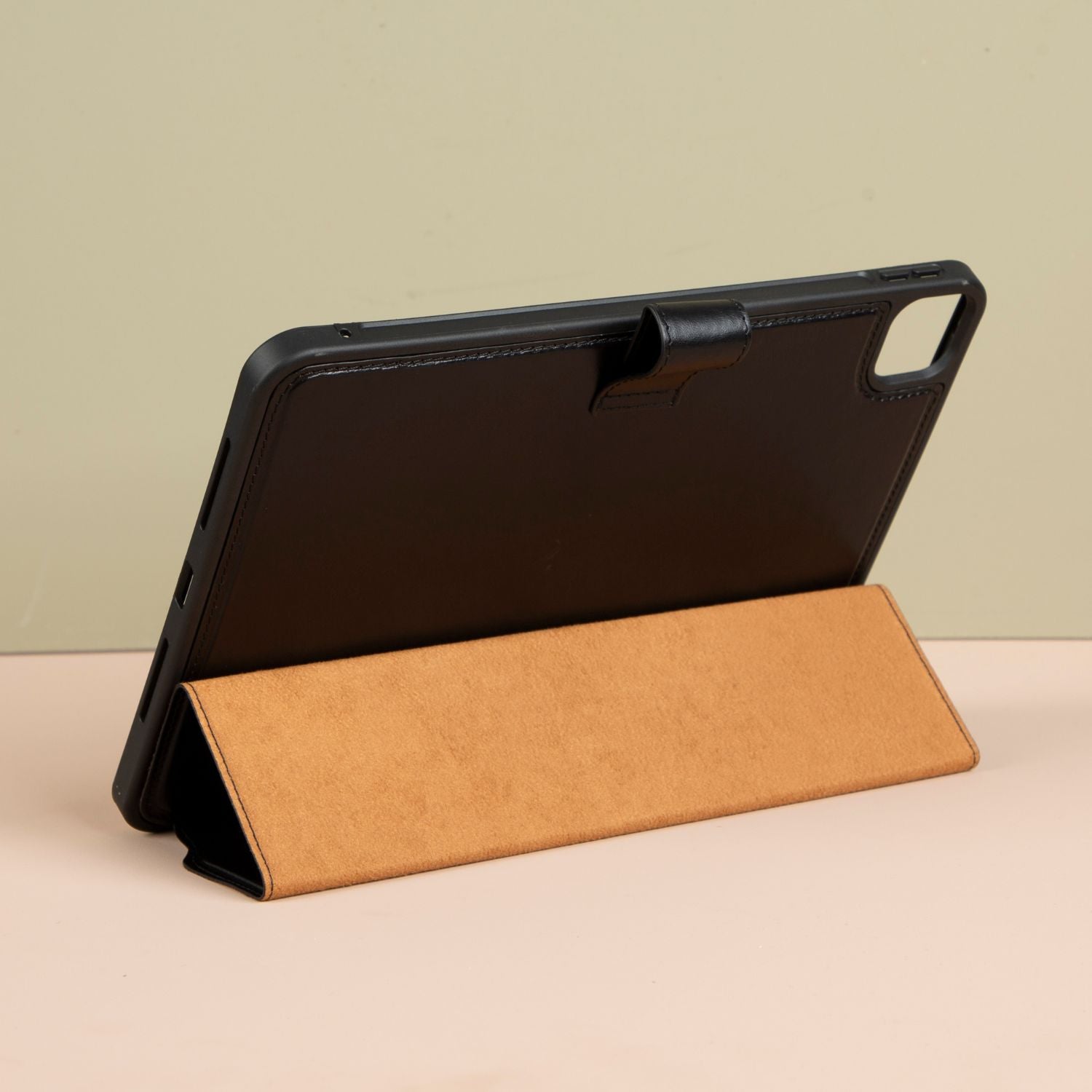 Handcrafted Leather Case for iPad Pro 11 Black | PATERSON