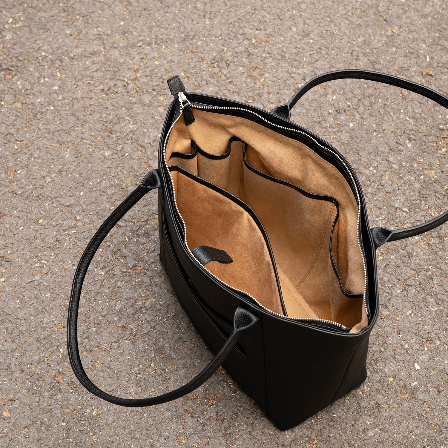 The Leathere New York Tote - Black