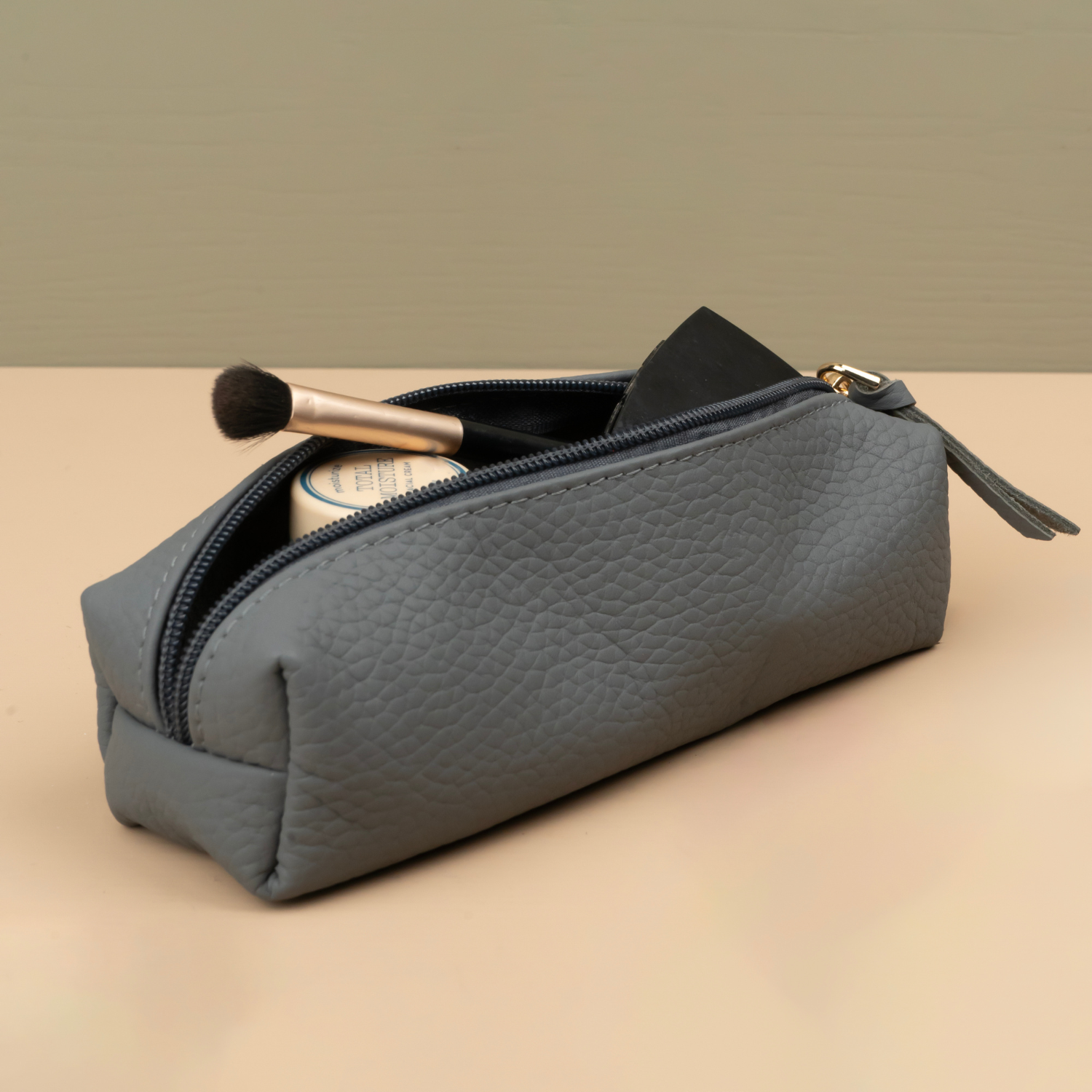 Grey Leather Make Up Bag with Zipper Closure LEATHERE