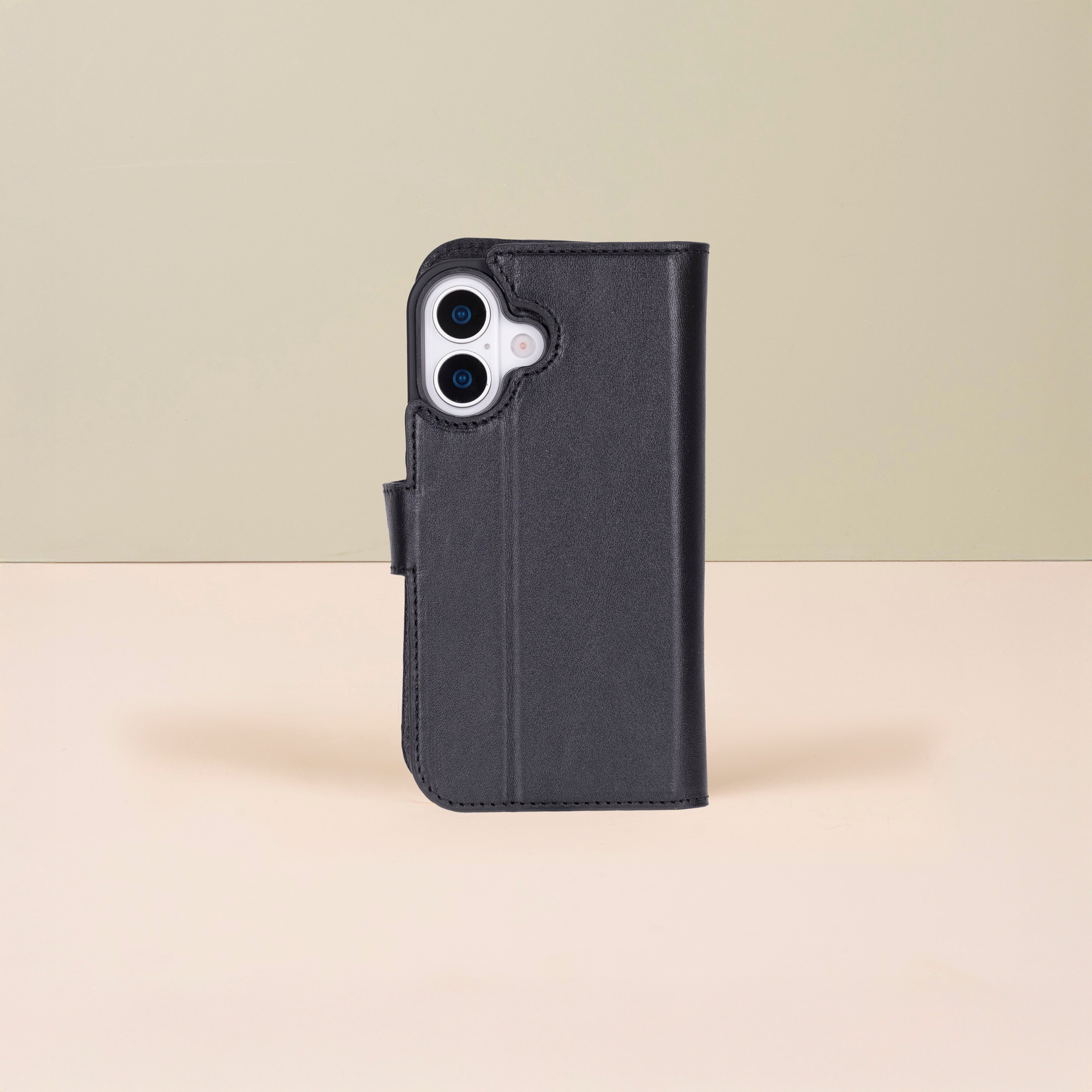 Leathere iPhone 17 Wallet Case – Black - New York