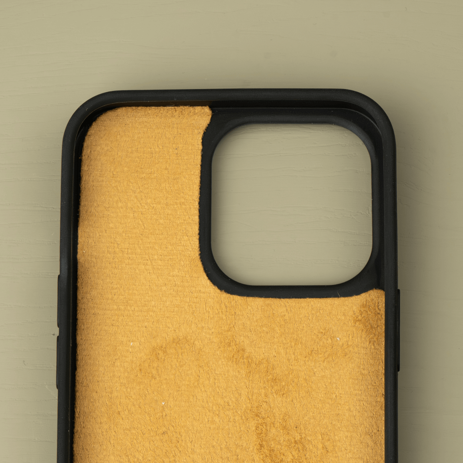 Yellow Leather iPhone 15 Series Snap-On Case - LEATHERE