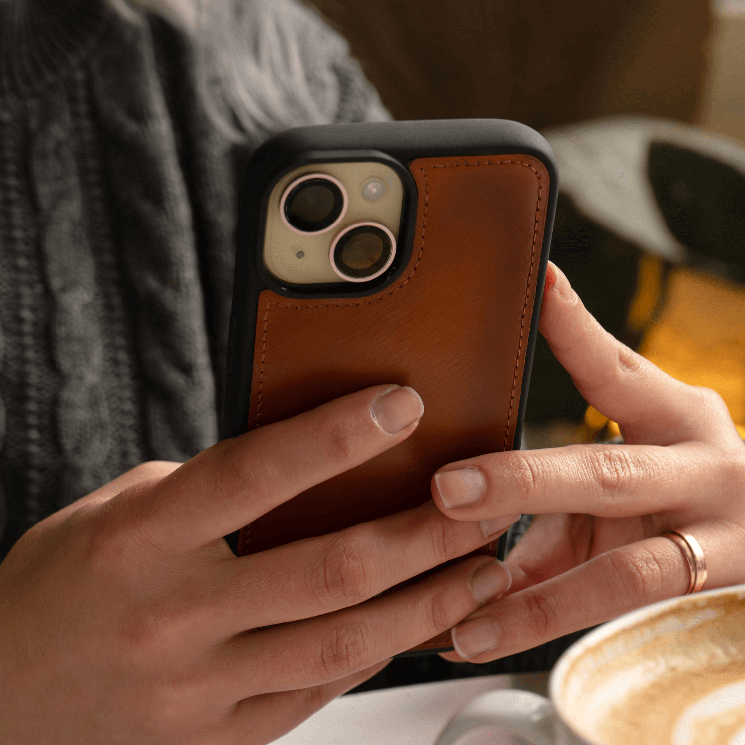 Rustic Brown Leather iPhone 16 Series Snap-On Case - LEATHERE